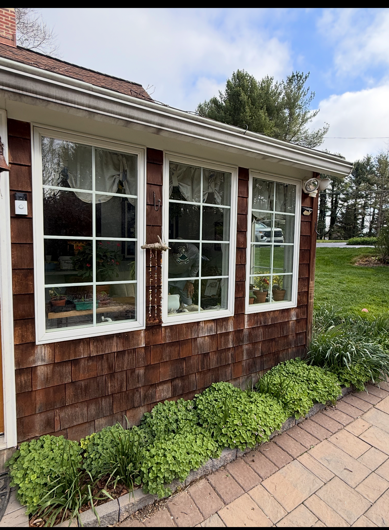Three windows before Vytex Potomac window replacement in Kingsville, Maryland